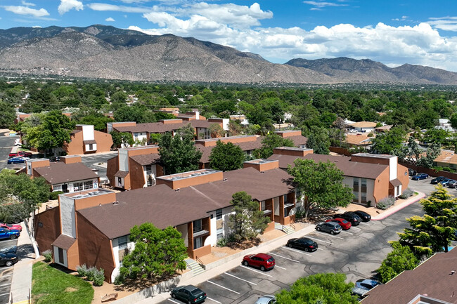 Sierra Meadows in Albuquerque, NM - Foto de edificio - Building Photo