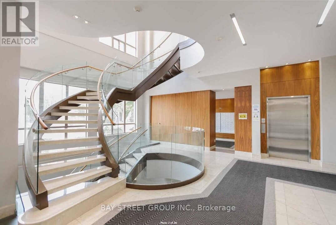 39-2139 Galleria Pkwy in Markham, ON - Building Photo