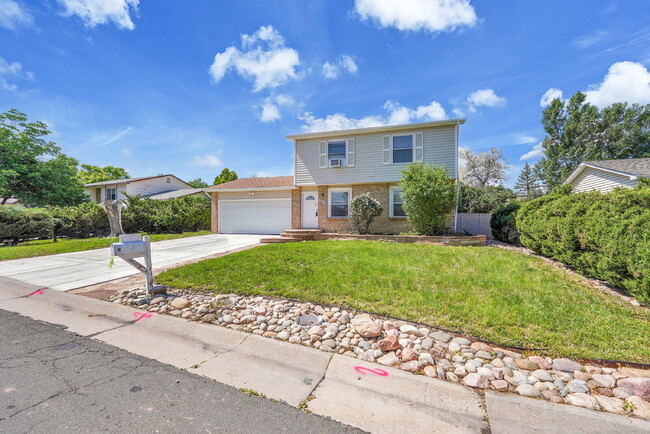 10502 Pierson Cir in Westminster, CO - Building Photo - Building Photo