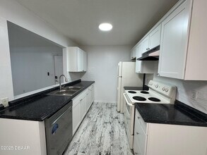3102 Oak St in Port Orange, FL - Building Photo - Building Photo