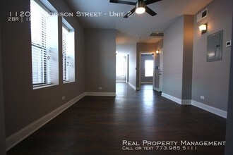 1120 W Addison St-Unit -Unit 2 in Chicago, IL - Foto de edificio - Building Photo