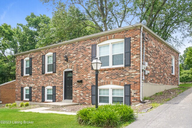 3208 Cabinwood Dr in Louisville, KY - Building Photo - Building Photo