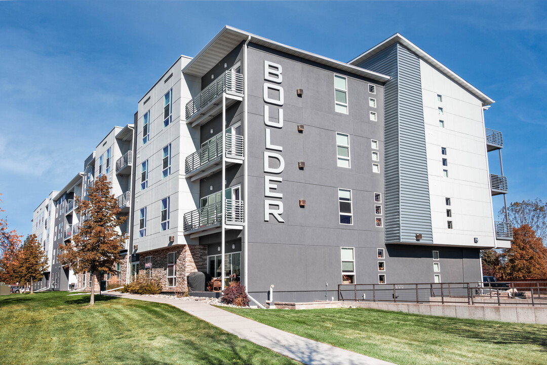 Boulder Apartments, LLC in Grand Forks, ND - Building Photo