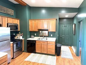 29 Merrill St in Portland, ME - Building Photo - Building Photo