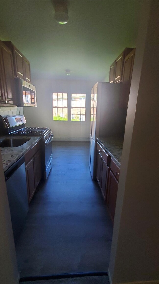 460 Old Town Rd in Port Jefferson Station, NY - Building Photo - Building Photo