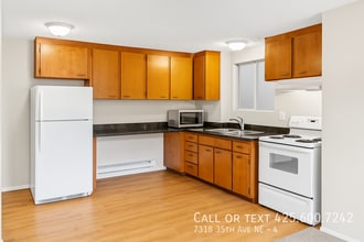 7318 35th Ave NE in Seattle, WA - Building Photo - Building Photo