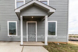 12822 Ratcliff Lk in Saint Hedwig, TX - Building Photo - Building Photo