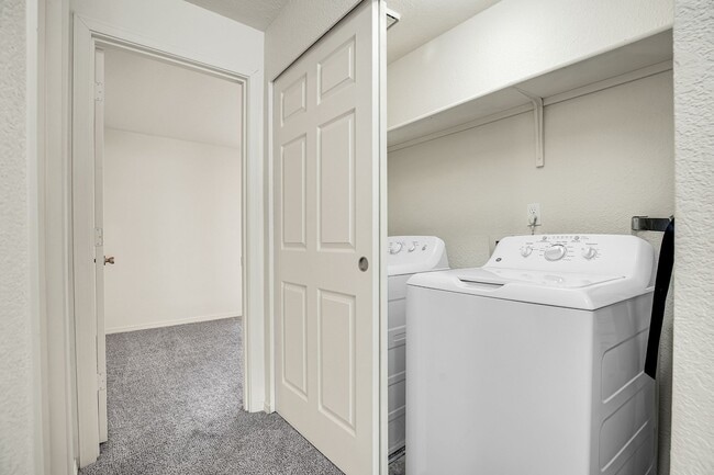 Parkgrove Apartments in Eugene, OR - Foto de edificio - Building Photo