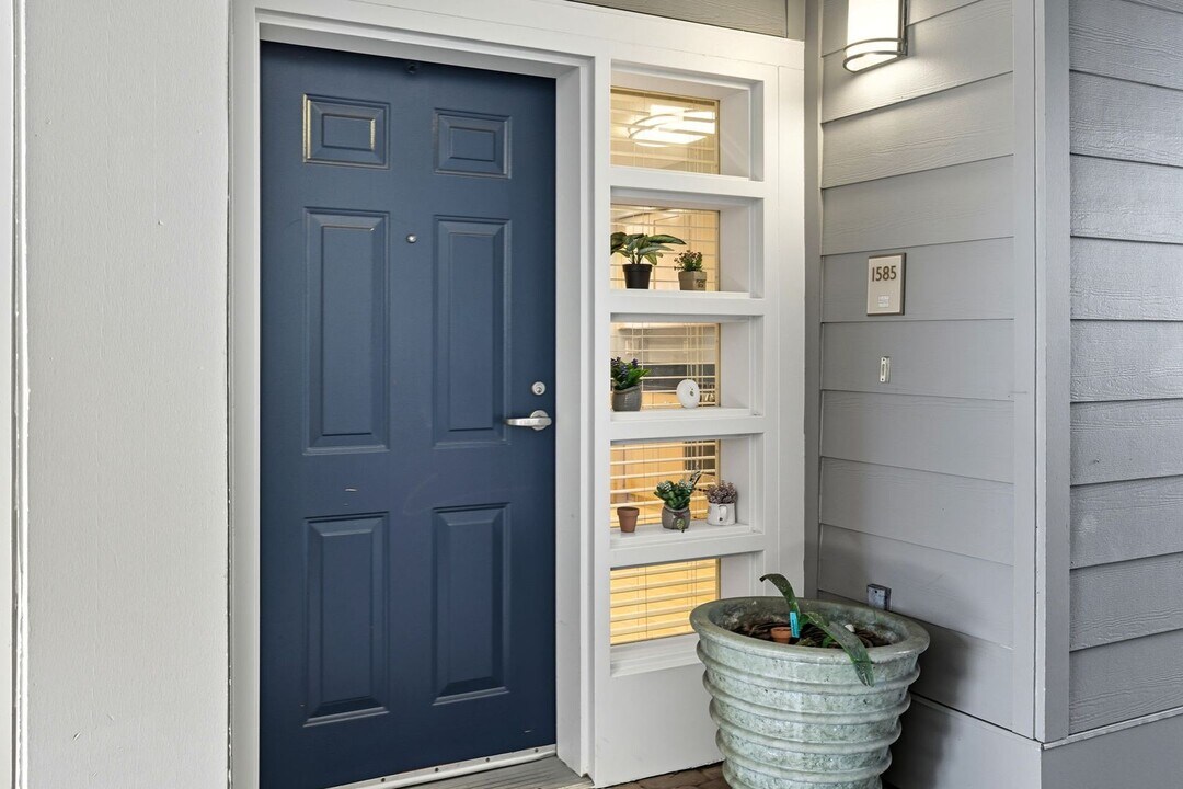 1585 Brunswig Ln in Emeryville, CA - Building Photo