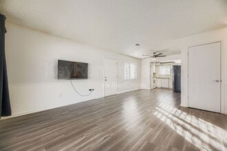 1199 S Troy St in Aurora, CO - Foto de edificio - Building Photo