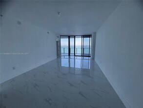 700 NE 24th St, Unit 303 in Miami, FL - Building Photo - Building Photo