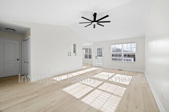 7411 Cascade Meadows Way in Knoxville, TN - Building Photo - Building Photo