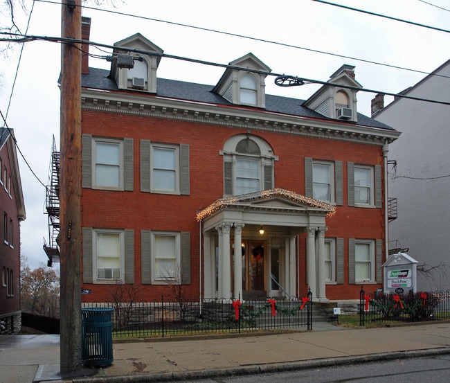 2404 Auburn Ave in Cincinnati, OH - Building Photo - Building Photo