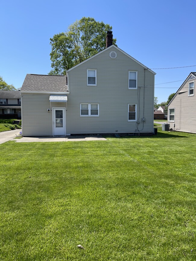 356 Montrose Ave NW in Canton, OH - Building Photo - Building Photo