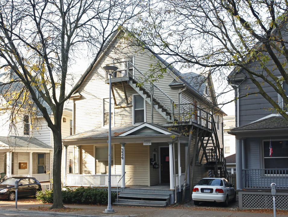 324 Thompson St in Ann Arbor, MI - Foto de edificio