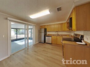 907 Briarcliff Dr in Valrico, FL - Foto de edificio - Building Photo