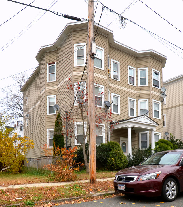 14 Charles St in Chicopee, MA - Foto de edificio