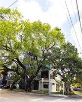 7101 NE 4th Ct in Miami, FL - Building Photo