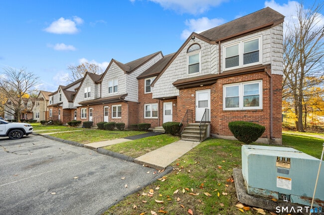 145 Harbor Pond Dr in Meriden, CT - Building Photo - Building Photo