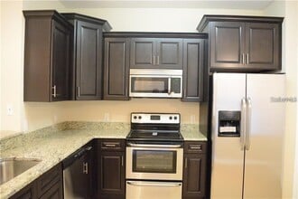 4134 Bismarck Palm Dr in Tampa, FL - Building Photo - Building Photo