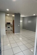 18246 Mediterranean Blvd in Hialeah, FL - Foto de edificio - Building Photo