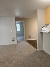 16932 SE Powell Blvd in Portland, OR - Building Photo - Building Photo