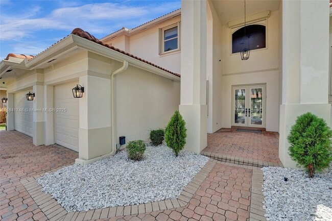 property at 1727 Victoria Pointe Cir