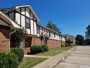 Heritage Place Apartments in Meridian, MS - Building Photo - Building Photo