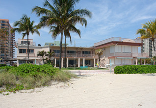 Casa La Playa in Hollywood, FL - Building Photo - Building Photo