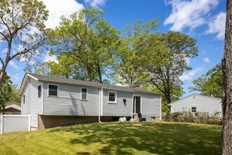 7 Arlington Rd in Ronkonkoma, NY - Building Photo - Building Photo