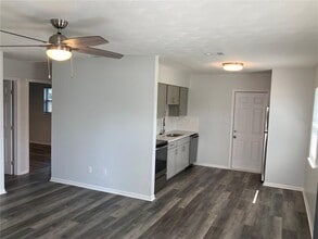 3259 36th Ave N in St. Petersburg, FL - Building Photo - Building Photo