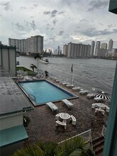 3922 NE 166th St-Unit -S313 in Miami, FL - Building Photo - Building Photo