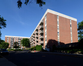 Park Place Condo in Suffern, NY - Building Photo - Building Photo