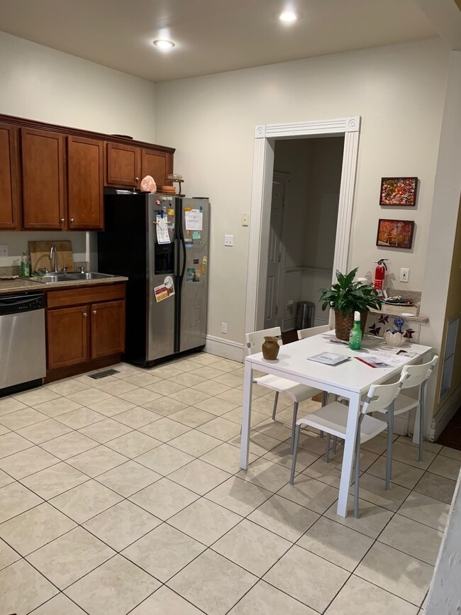 100 W Marshall St in Richmond, VA - Foto de edificio - Building Photo