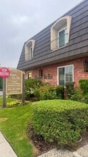 Chateau Du Roi Apartments in Downey, CA - Building Photo - Building Photo