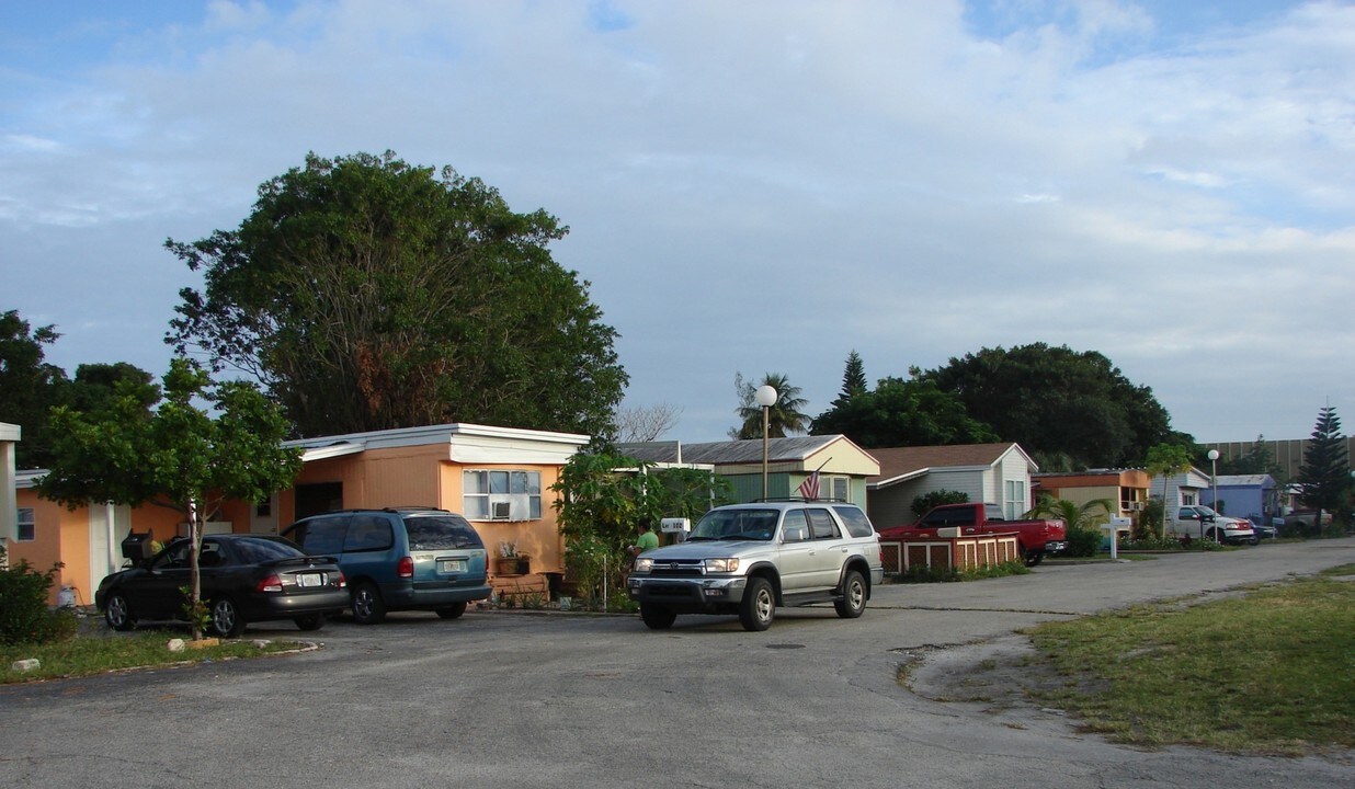 NW Access Rd in Pompano Beach, FL - Building Photo