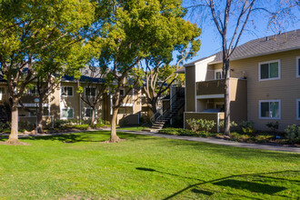 Woodcreek Apartments in Fremont, CA - Building Photo - Building Photo