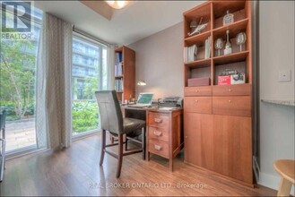 90-190 Stadium Rd in Toronto, ON - Building Photo - Building Photo