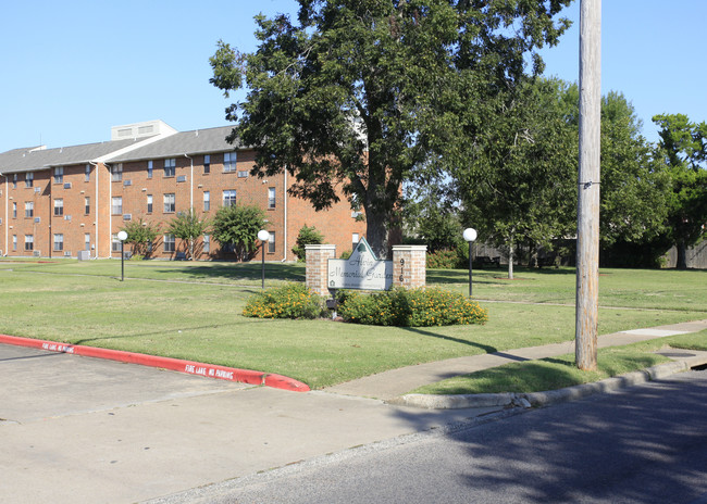 Alvin Memorial Gardens in Alvin, TX - Building Photo - Building Photo