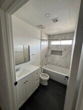 4609 Sand Creek Ave, Unit AptDC in Las Vegas, NV - Foto de edificio - Building Photo