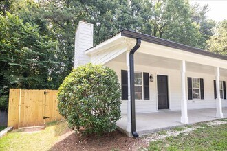 4365 Coopers Creek Dr SE in Smyrna, GA - Building Photo - Building Photo