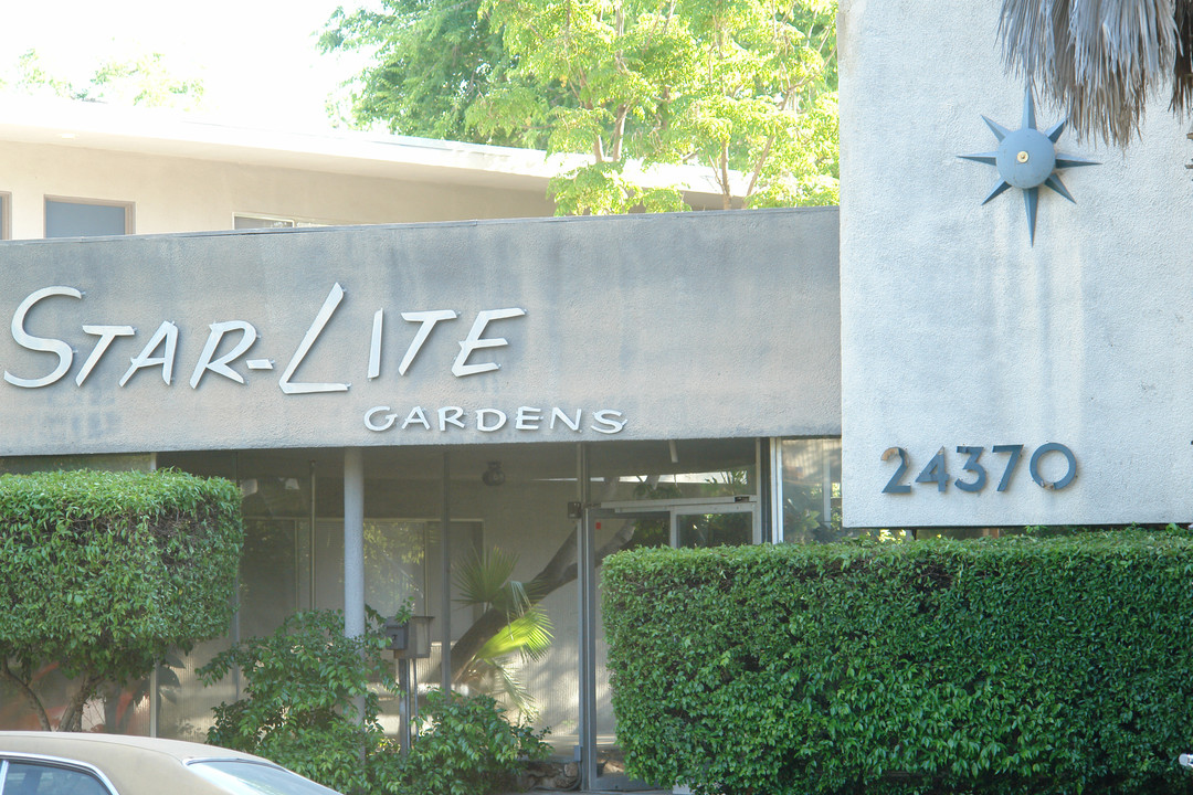 Starlite Gardens in Newhall, CA - Building Photo