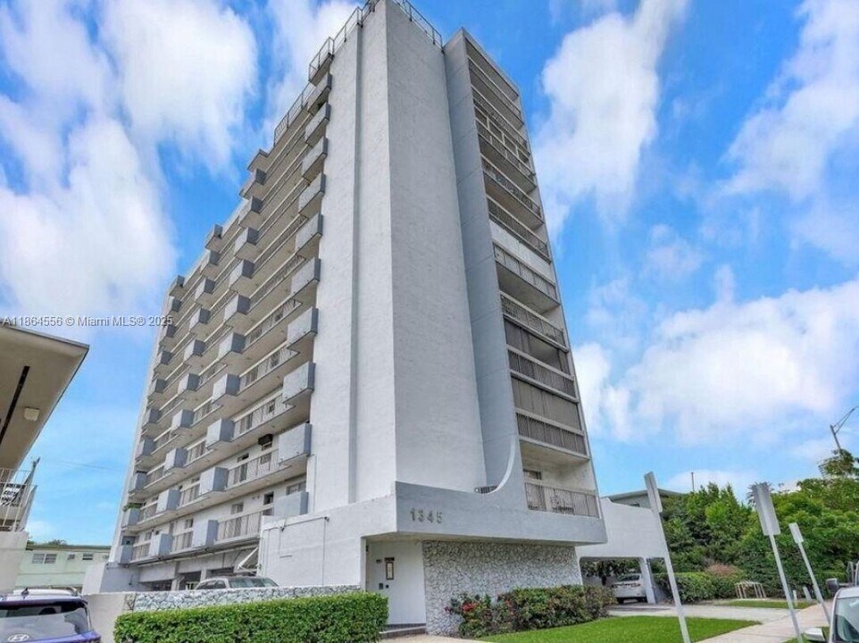 1345 West Ave in Miami Beach, FL - Building Photo