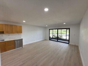 9001 Jacaranda Ln, Unit 107 in Plantation, FL - Foto de edificio - Building Photo