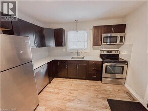 122 Weber St S in Waterloo, ON - Building Photo - Building Photo
