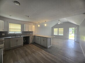 4939 Woodland Ave in Kansas City, MO - Building Photo - Building Photo