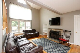 145 Settlers Ridge Rd in Milford, CT - Building Photo - Building Photo