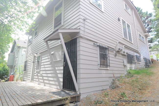 5028 9th Ave NE in Seattle, WA - Building Photo - Building Photo