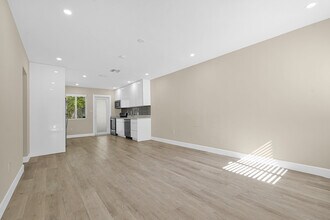 11919 NE 8th Ave in Biscayne Park, FL - Building Photo - Building Photo