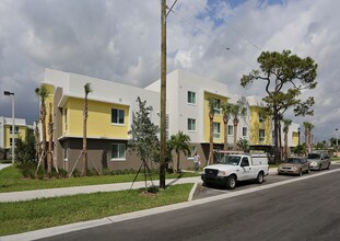 Northwest Gardens II in Fort Lauderdale, FL - Building Photo - Building Photo